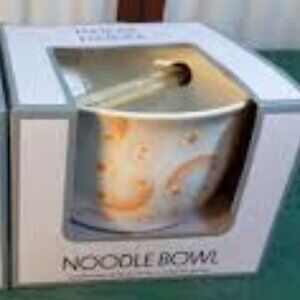 NWOB Room 2 Room Decorative Noodle Bowl w/Chopsticks & Spoon Set